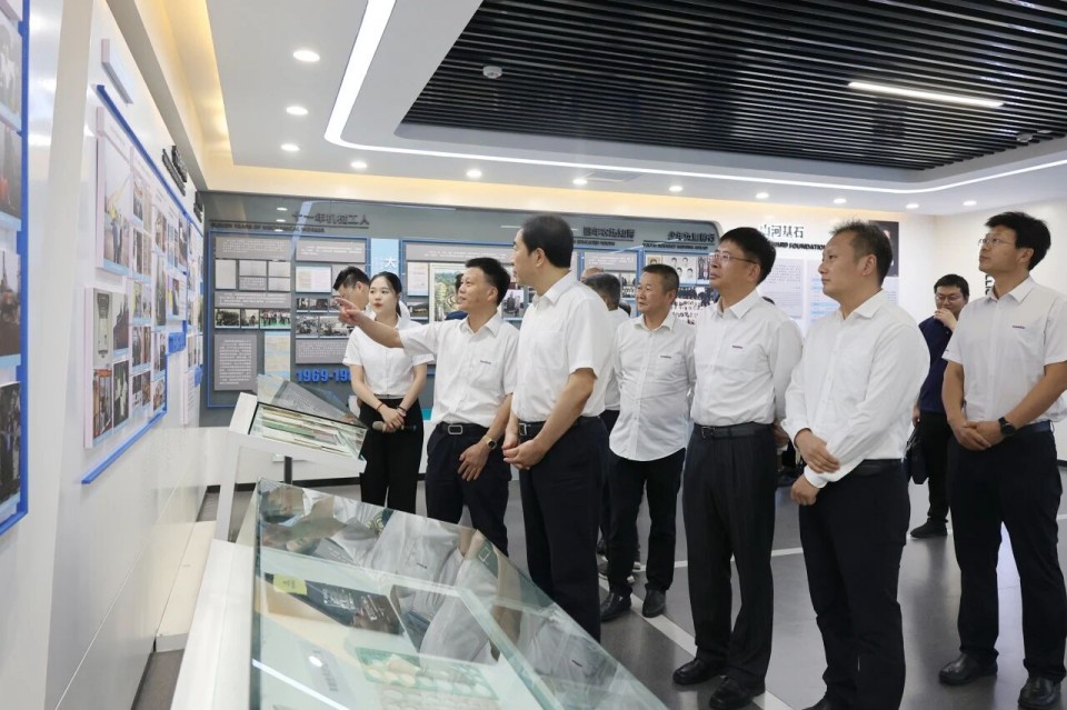 中国煤炭地质总局局长马刚到访ezweb易利娱乐平台智能，同谋绿色智能矿山装备生长新路径