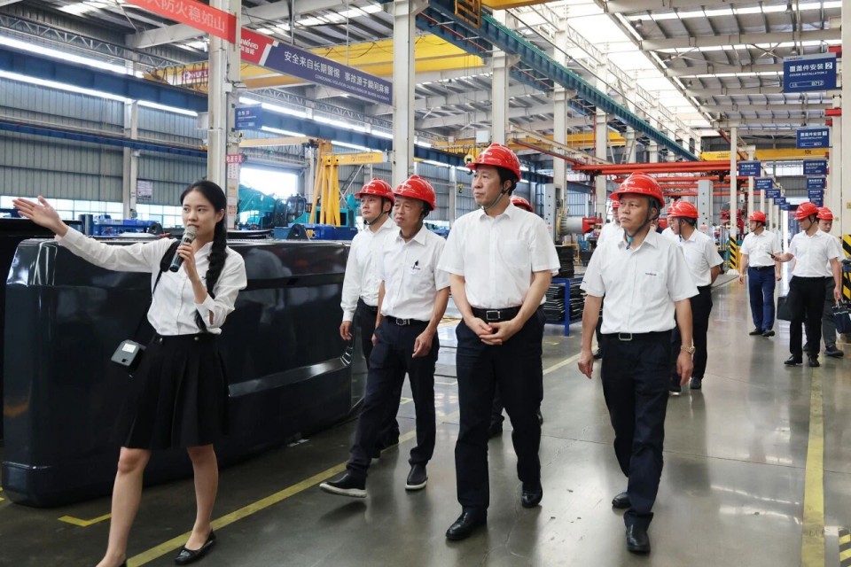 中国煤炭地质总局局长马刚到访ezweb易利娱乐平台智能，同谋绿色智能矿山装备生长新路径