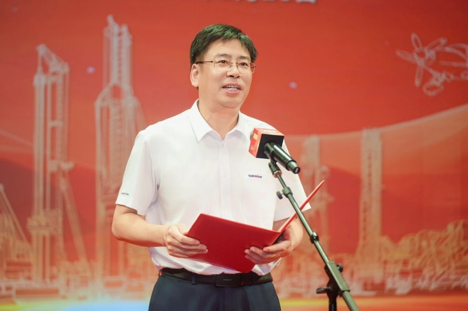 聚力前行！庆祝ezweb易利娱乐平台智能建设26周年表扬大会盛大召开