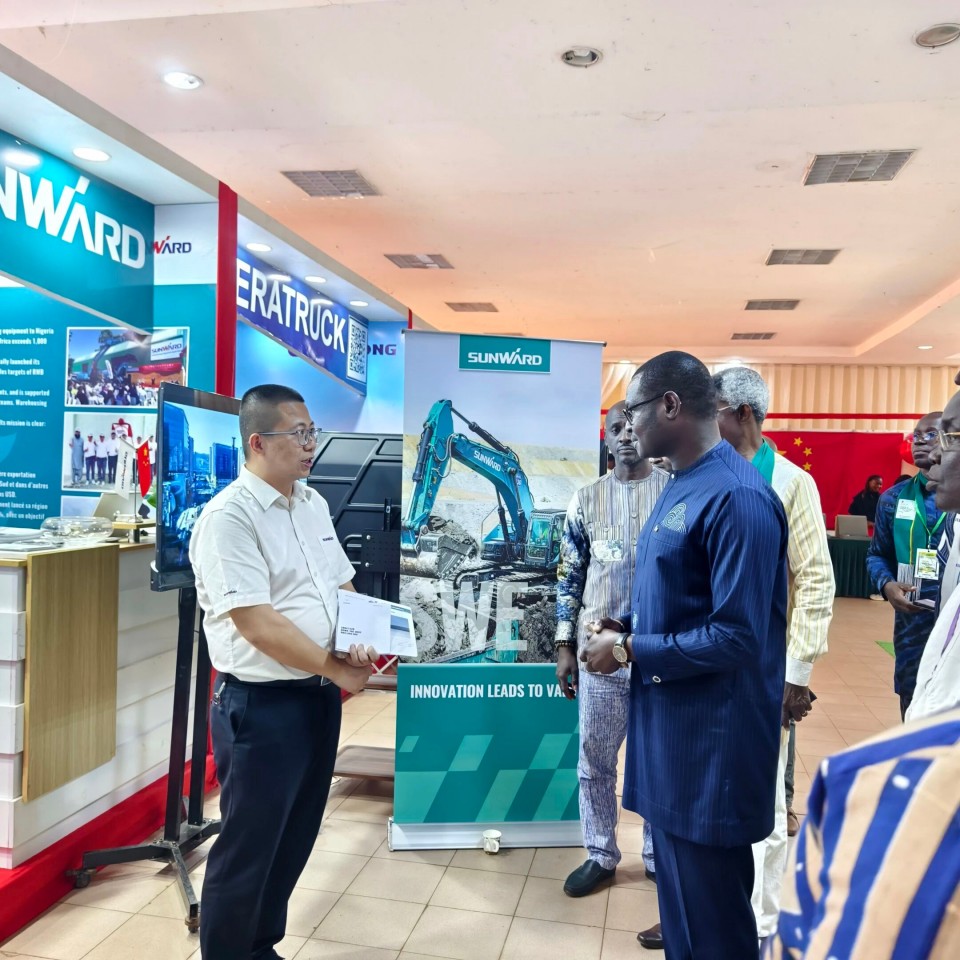 ezweb易利娱乐平台智能亮相首届“投资布基纳法索”国际论坛