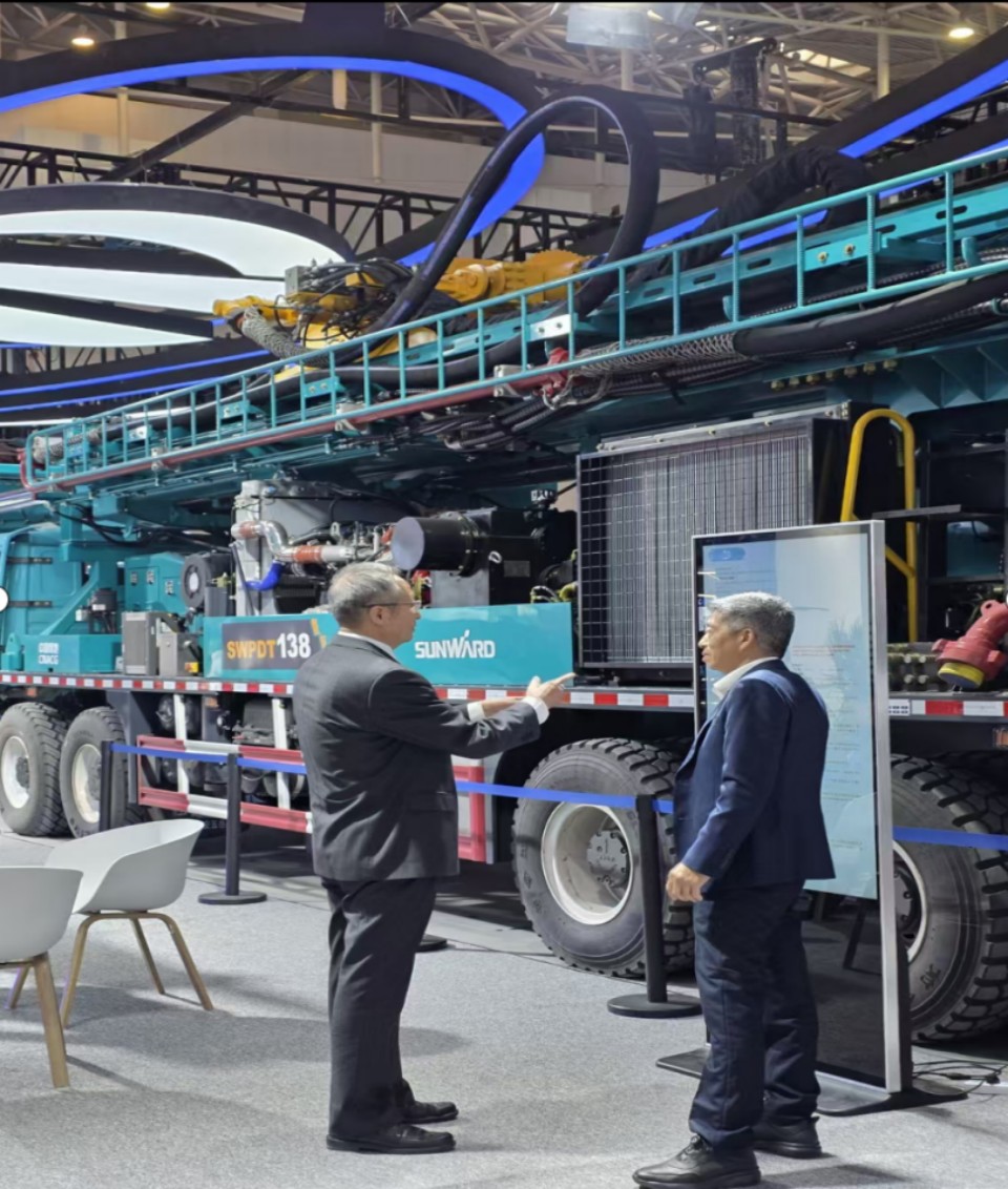 ezweb易利娱乐平台智能携手“战略相助同伴”中国煤炭地质总局精彩亮相2025中国国际矿业大会