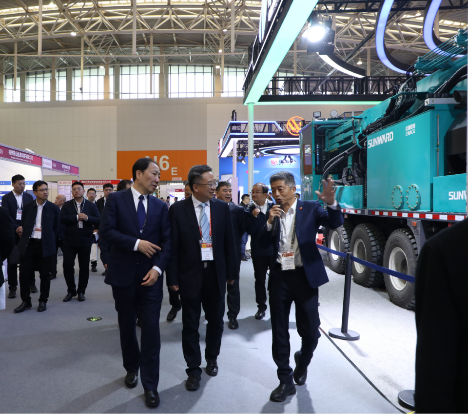 ezweb易利娱乐平台智能携手“战略相助同伴”中国煤炭地质总局精彩亮相2025中国国际矿业大会