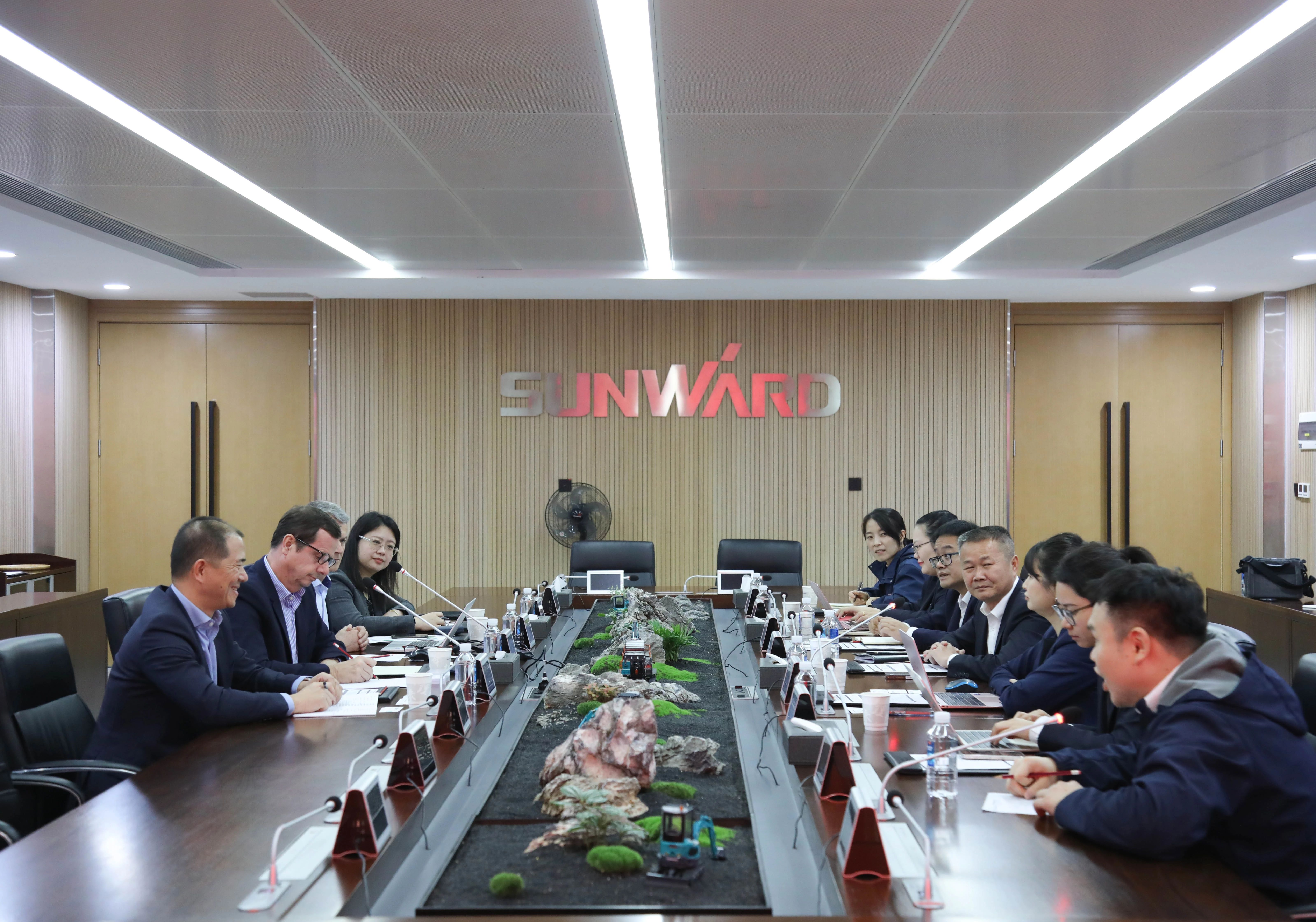 法巴租赁集团到访ezweb易利娱乐平台智能，共拓相助新篇章